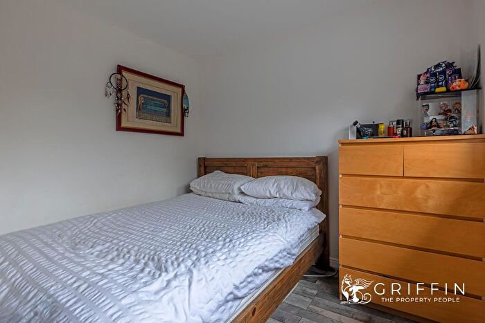 3 Bedroom Terraced House For Sale In Plover Gardens, Upminster, RM14