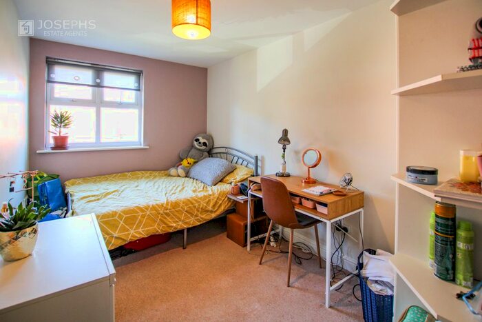 2 Bedroom Flat To Rent In Thomasson Court, Bolton, BL1