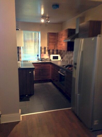 5 Bedroom Semi-Detached House To Rent In Queens Road, Sheffield S2