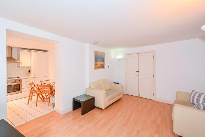 1 Bedroom Apartment To Rent In Abbott's Chambers, Bishopsgate, London, EC2M