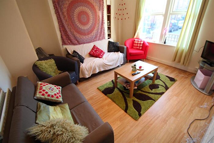 6 Bedroom House To Rent In Granby Road, Leeds, LS6