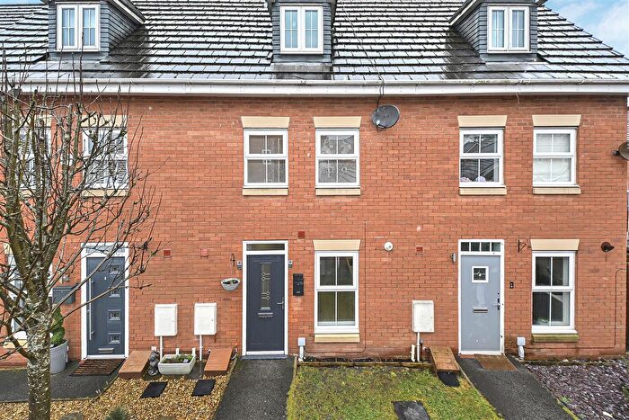 3 Bedroom Mews For Sale In Runfield Close, Leigh, WN7