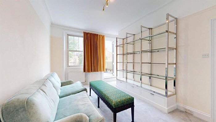 3 Bedroom Flat To Rent In Earls Court Road, SW5