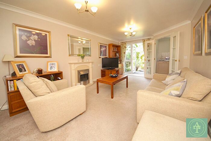 2 Bedroom Flat For Sale In Austen Court, Winchmore Hill Road, Winchmore Hill, London, N21