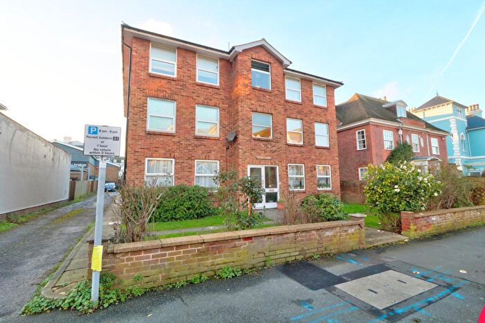 2 Bedroom Flat For Sale In Manor Road, Folkestone, CT20