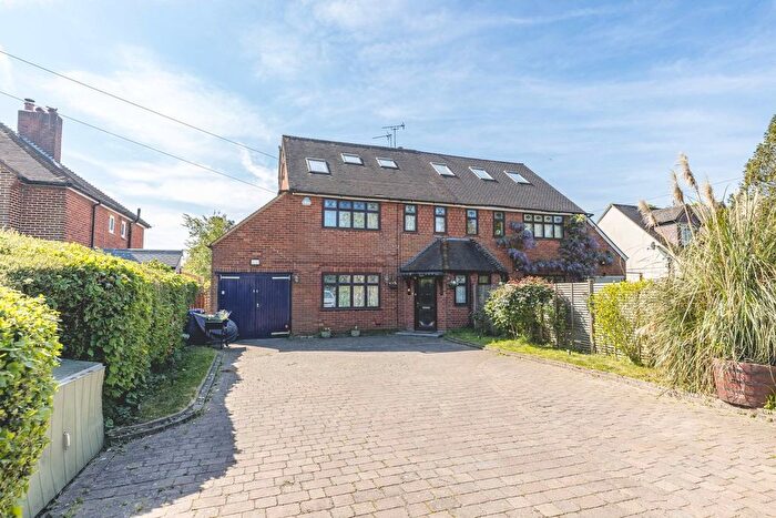 4 Bedroom Semi-Detached House For Sale In Slough Road, Iver Heath, SL0