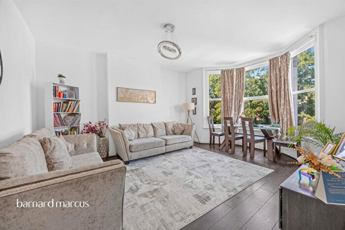 2 Bedroom Flat For Sale In Waddon Road, Croydon, CR0