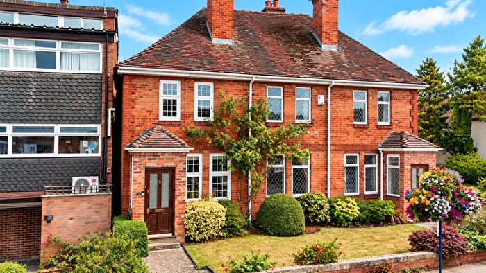 4 Bedroom Semi-Detached House For Sale In Henley Street, Alcester, B49