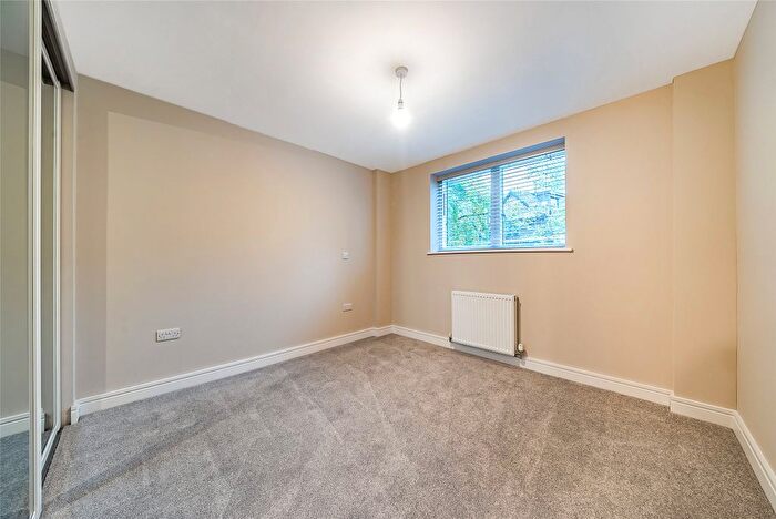 2 Bedroom Flat For Sale In Mount Harry Road, Sevenoaks, Kent, TN13