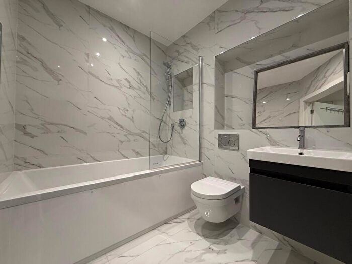 2 Bedroom Apartment To Rent In Gordon Heights, Stratford, E15