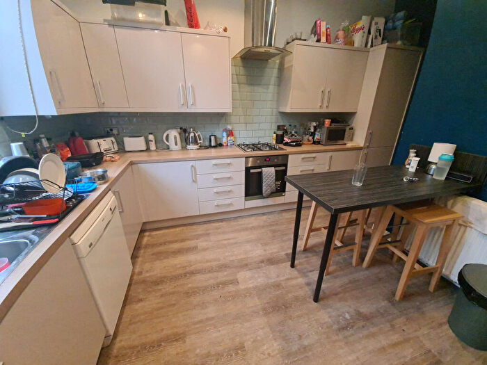 12 Bedroom House To Rent In Grosvenor Road, Leeds, LS6