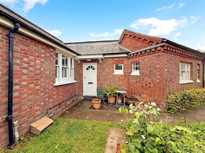 1 Bedroom Flat To Rent In Chapelfields, Cuckfield, RH17