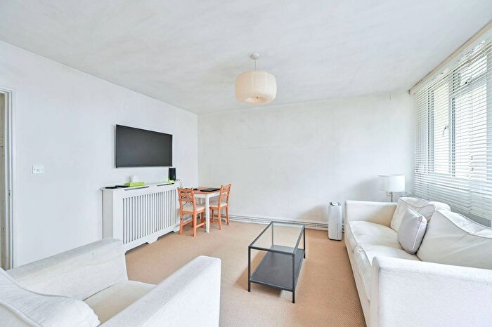 1 Bedroom Flat To Rent In Bowley House, Bermondsey, London, SE16