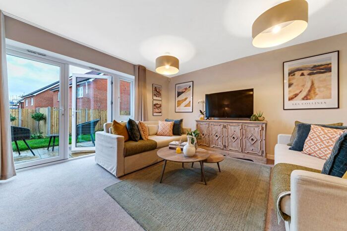 3 Bedroom Semi-Detached House For Sale In Pear Tree Orchard, Sittingbourne, ME10