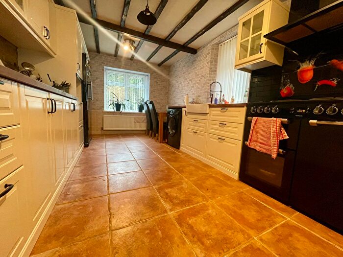 2 Bedroom Cottage To Rent In Parkside Grove, Heaton, Bradford, BD9