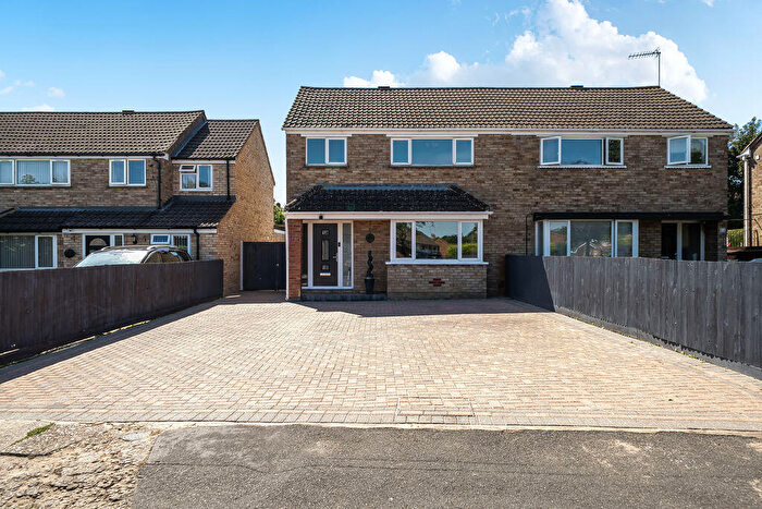 3 Bedroom Semi Detached House For Sale In Surrey Place, Bletchley Milton Keynes, MK3