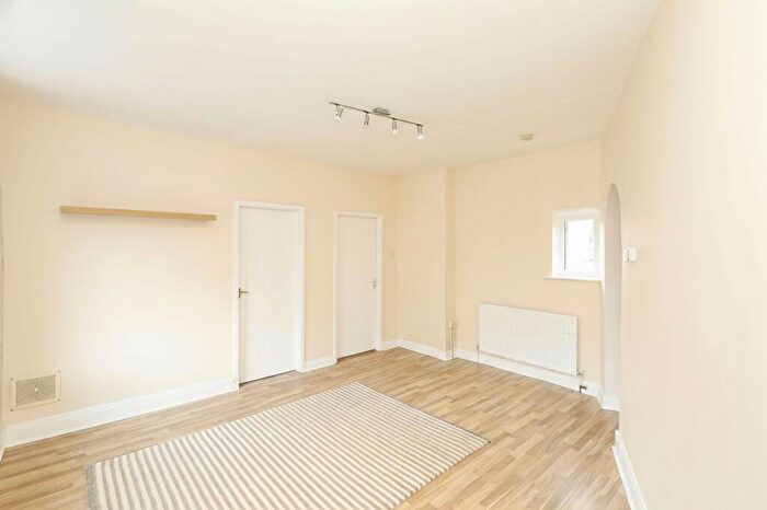 1 Bedroom Flat To Rent In Loxley Road, Sheffield, S6
