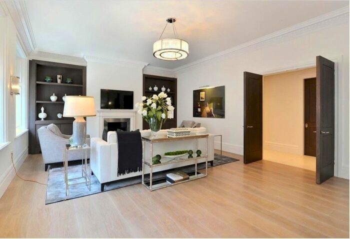 3 Bedroom Flat To Rent In Duke Street, Mayfair, London, W1K