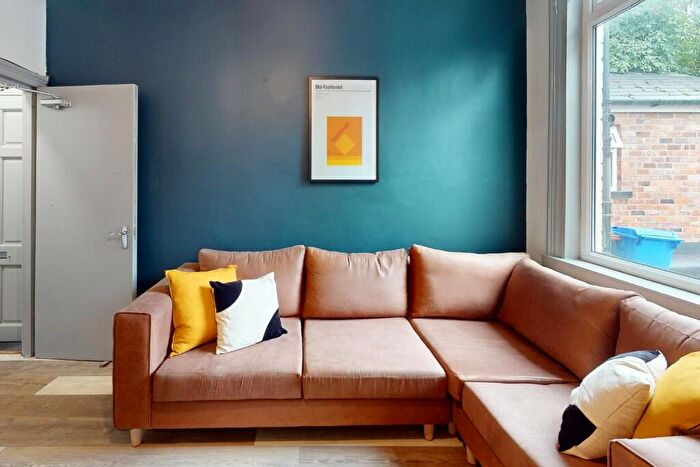 4 Bedroom Terraced House To Rent In Cemetery Avenue, Sheffield, - Open To Student And Sharers, S11