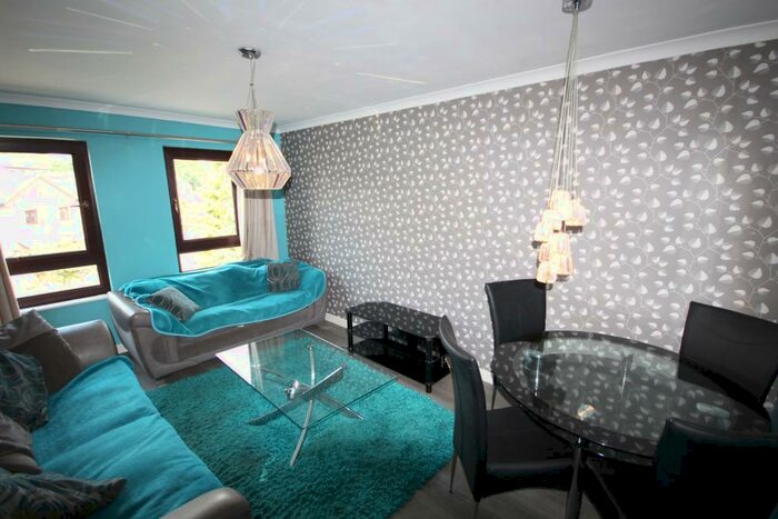 2 Bedroom Apartment To Rent In Wessex Gardens, S17