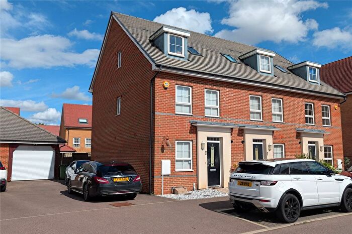 4 Bedroom End Terrace House For Sale In Design Drive, Dunstable, Bedfordshire, LU6