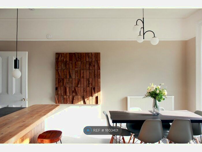 3 Bedroom Flat To Rent In Victoria Park, Dover, CT16