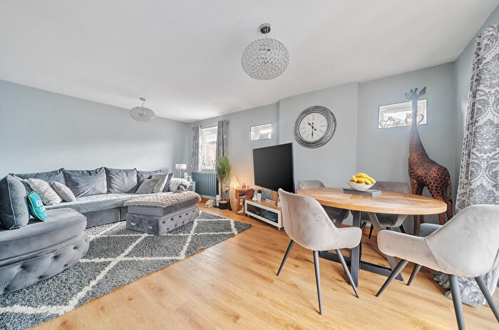 2 Bedroom Bungalow For Sale In Mardon Close, Southampton, Hampshire, SO18