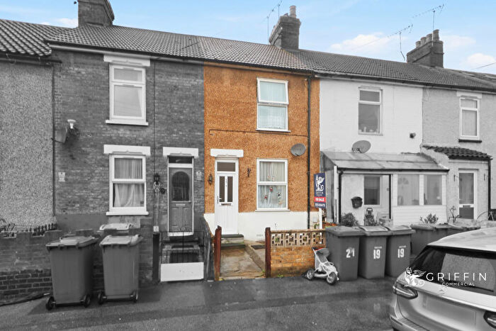 3 Bedroom Terraced House For Sale In Richmond Road, Grays, RM17