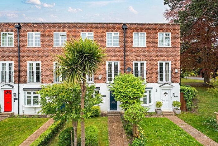 4 Bedroom Terraced House For Sale In White Rose Lane, Woking, GU22