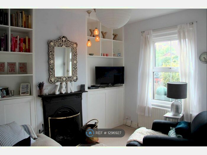 2 Bedroom Semi-Detached House To Rent In Moorfield, Haslemere GU27