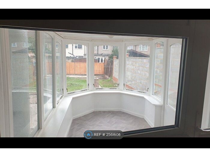 3 Bedroom End Of Terrace House To Rent In Oval Road South, Dagenham, RM10