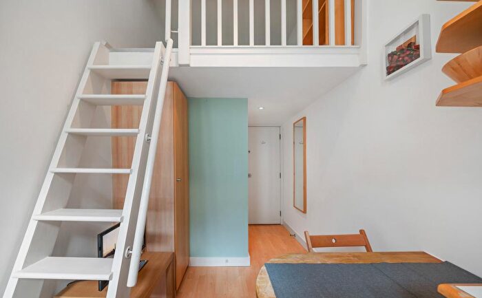 Studio To Rent In Penywern Road, Earls Court, London, SW5