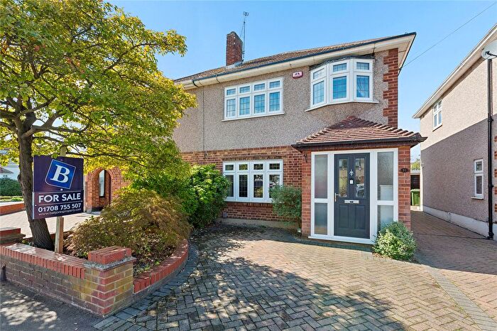 3 Bedroom Semi-Detached House For Sale In Dee Way, Rise Park, RM1