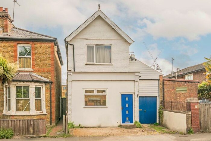 2 Bedroom Flat To Rent In Villiers Road, Kingston Upon Thames, KT1