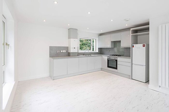 3 Bedroom Flat For Sale In Vancouver Avenue, Livingston, EH54