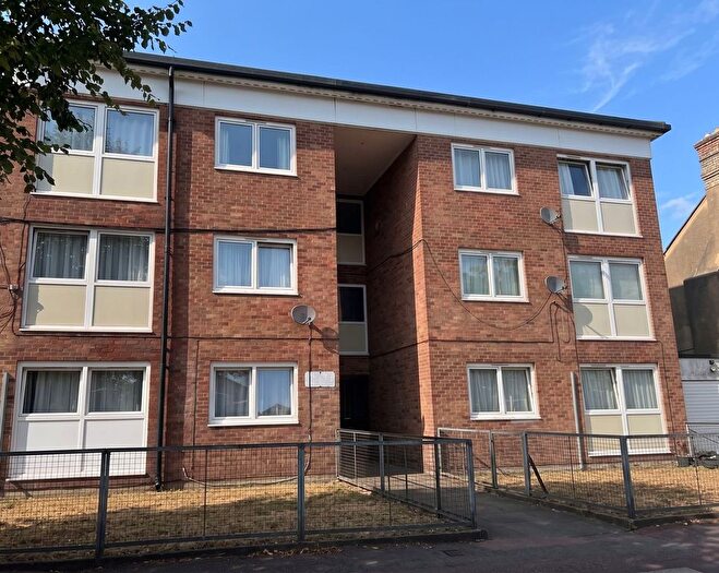 2 Bedroom Flat For Sale In Brighton Road, East Ham, London, E6