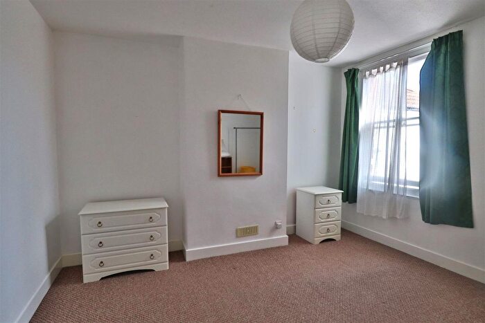 1 Bedroom Flat For Sale In Kingsland Road, Broadwater, Worthing, BN14