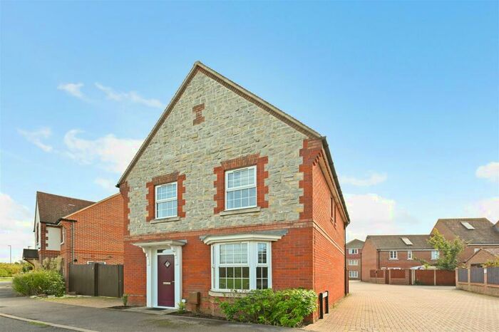 4 Bedroom Detached House To Rent In Blackthorn Avenue, Felpham, PO22