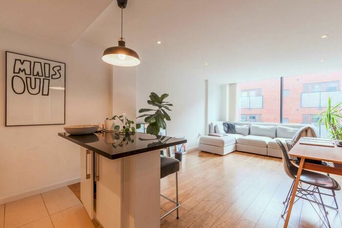 2 Bedroom Flat To Rent In Waterson Street, Shoreditch, London, E2