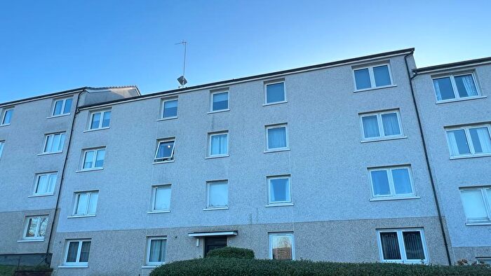 3 Bedroom Flat To Rent In Murroes Road, Linthouse, Glasgow, G51