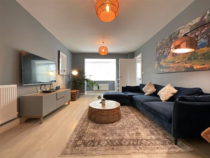 4 Bedroom Detached House For Sale In Fenton Drive, West Ayton, YO13