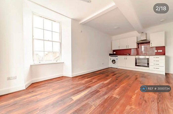 3 Bedroom Flat To Rent In Drummond St, Edinburgh, EH8
