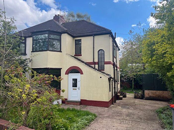 3 Bedroom Semi-Detached House For Sale In The Turnways, Leeds, LS6