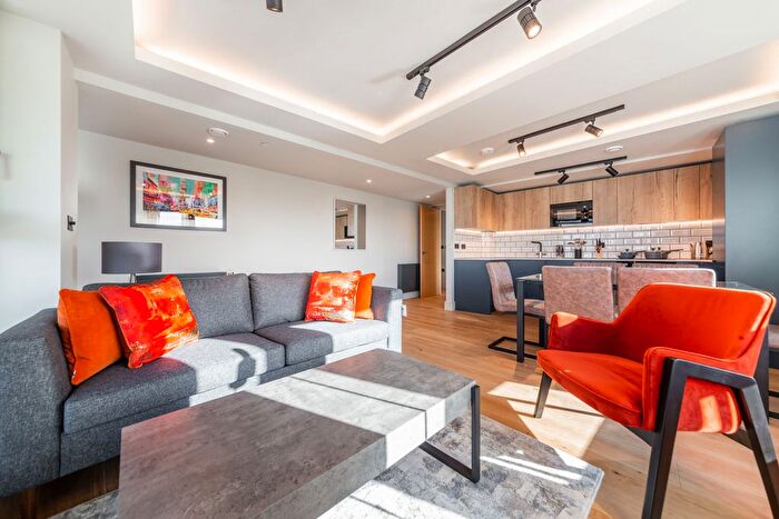 3 Bedroom Flat To Rent In Tower Bridge Road, London Bridge, SE1
