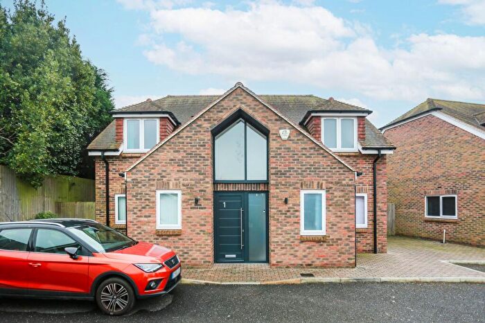 4 Bedroom Detached House To Rent In Northease Close, Hove, BN3