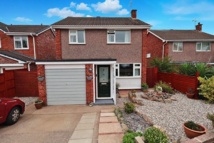 3 Bedroom Detached House For Sale In Thornleigh Drive, Gresford, Wrexham, LL12