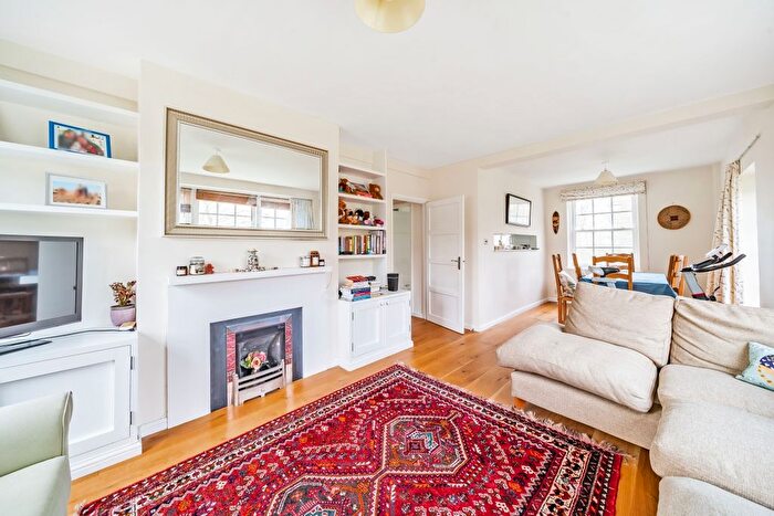 3 Bedroom Flat To Rent In Hillcrest, Highgate, London, N6