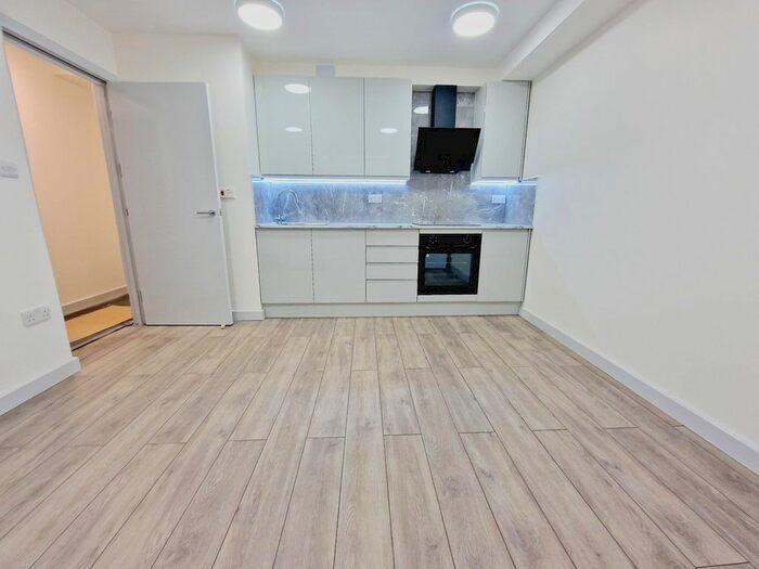 2 Bedroom Flat To Rent In Chatsworth Road, London, E5
