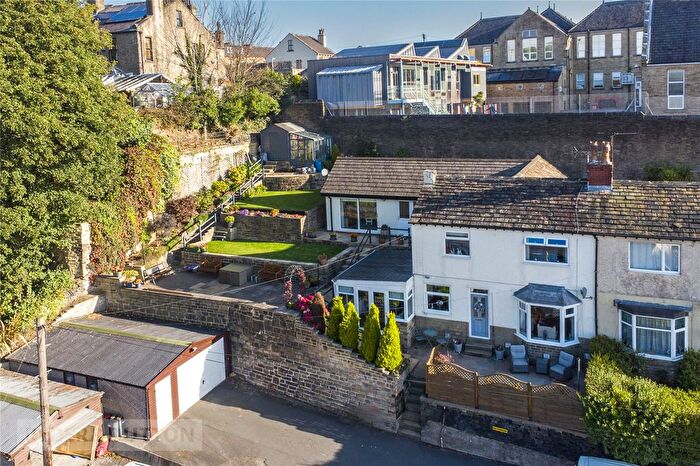 4 Bedroom Semi-detached House For Sale In Plane Tree Nest, Halifax, West Yorkshire, HX2