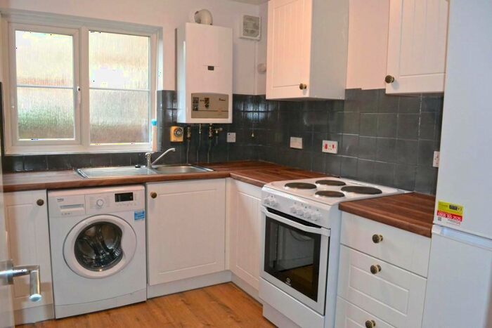 1 Bedroom Flat For Sale In Parkside, Waltham Cross, Hertfordshire, EN8